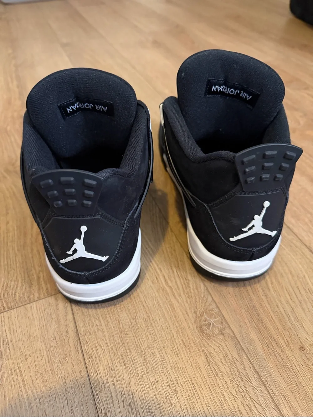 Men’s Jordan 4 Retro “White Thunder” Sneakers